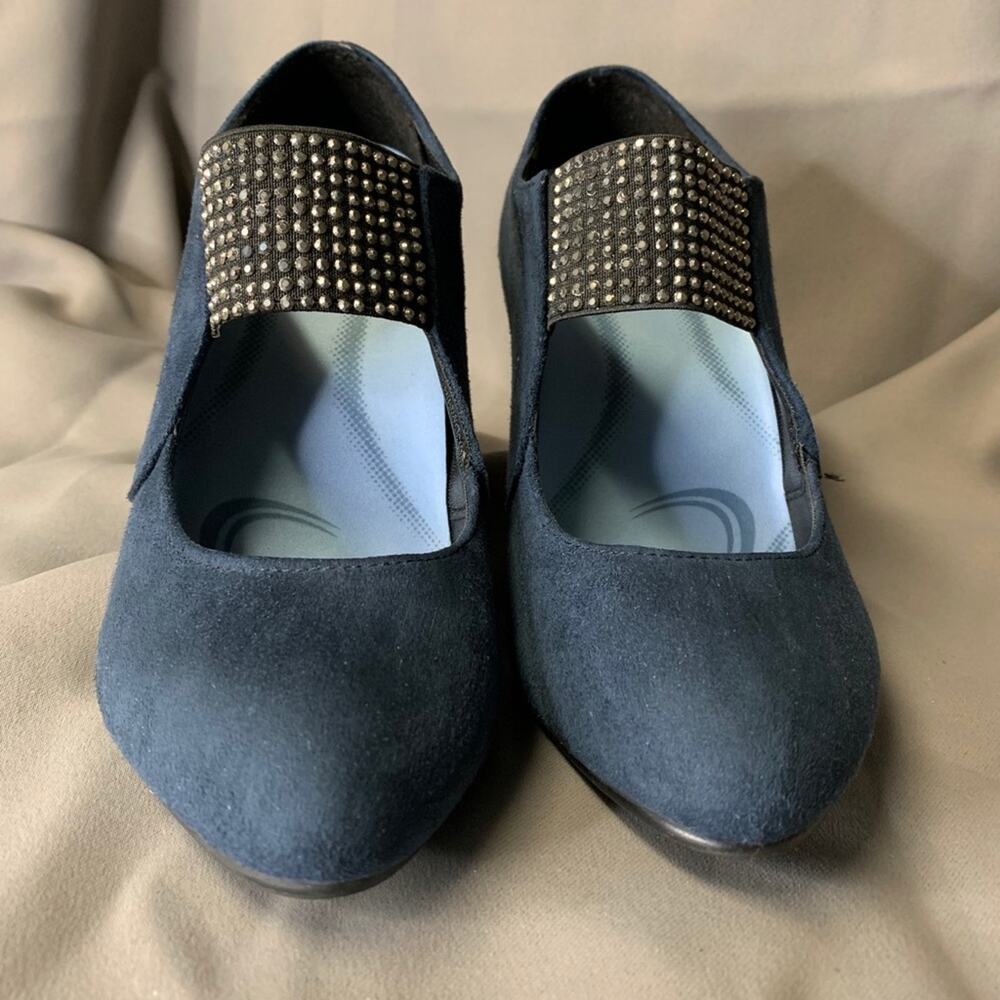 Bingdie Blue Suede Rhinestone Pumps Women's Size‎ 8 NWOT